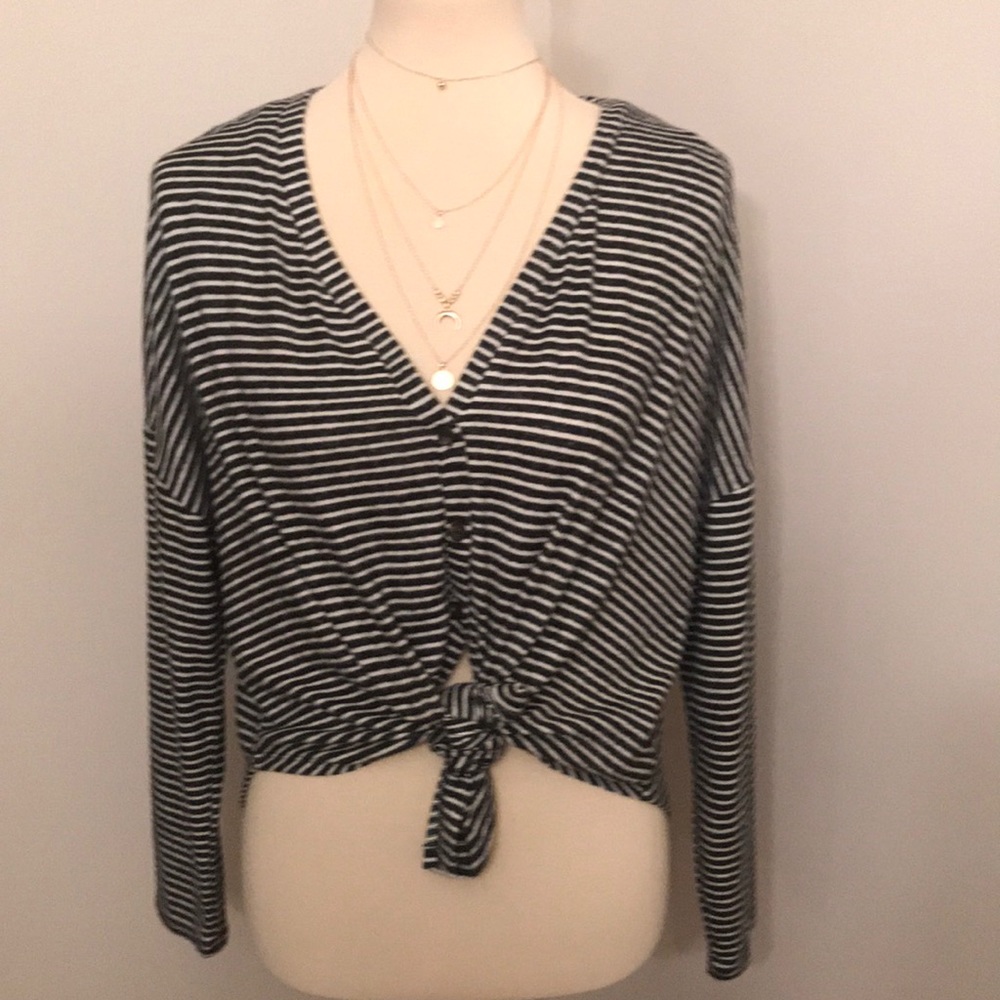 💕 5 for $25 - Forever 21 High Low Knotted Sweater